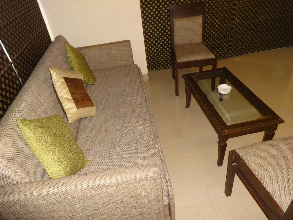 Hotel Gautam Residency Yeni Delhi Oda fotoğraf