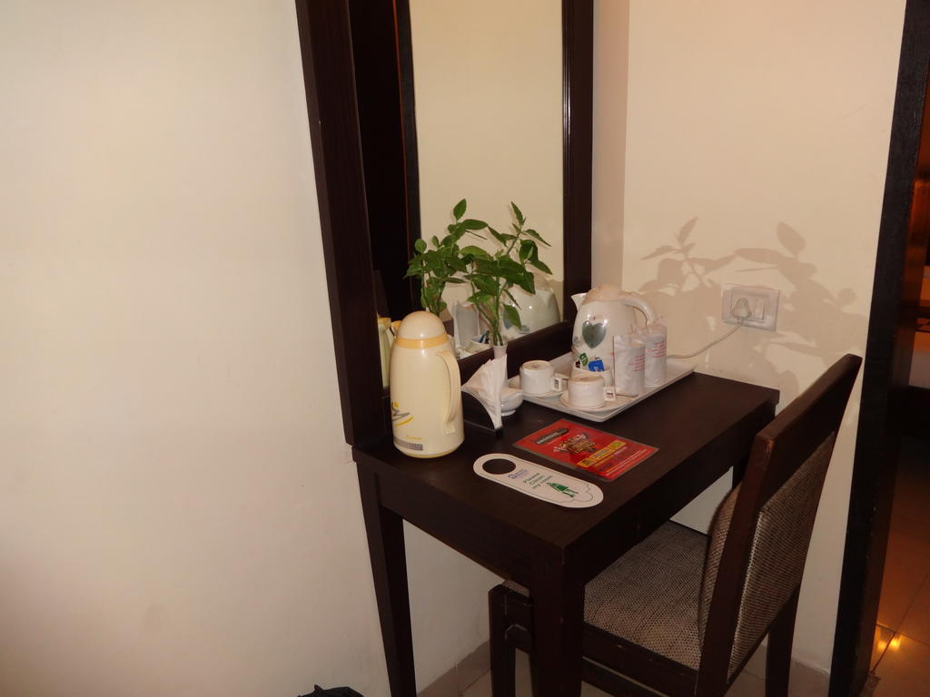 Hotel Gautam Residency Yeni Delhi Oda fotoğraf