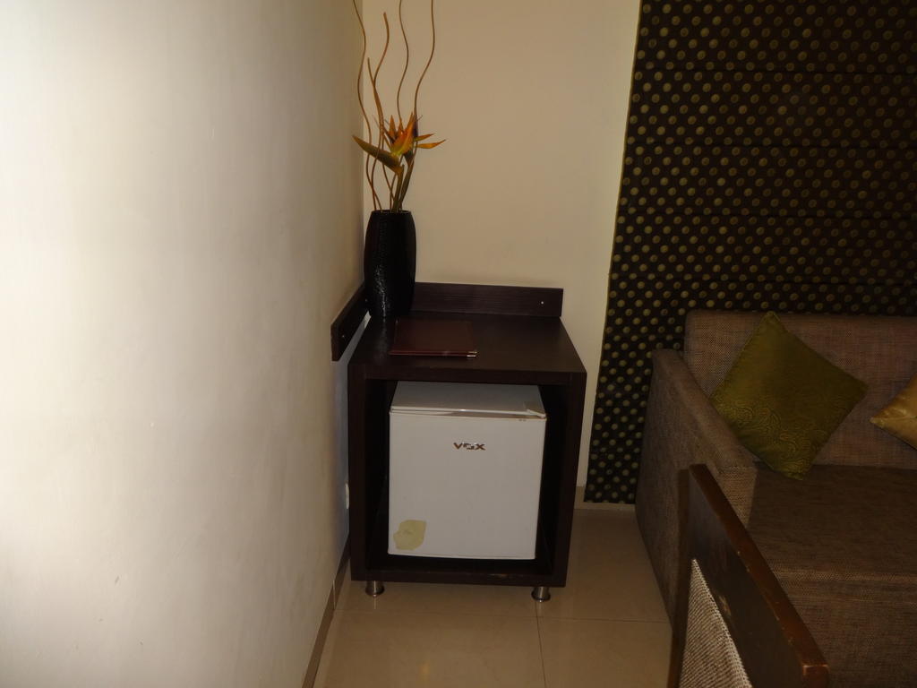 Hotel Gautam Residency Yeni Delhi Oda fotoğraf